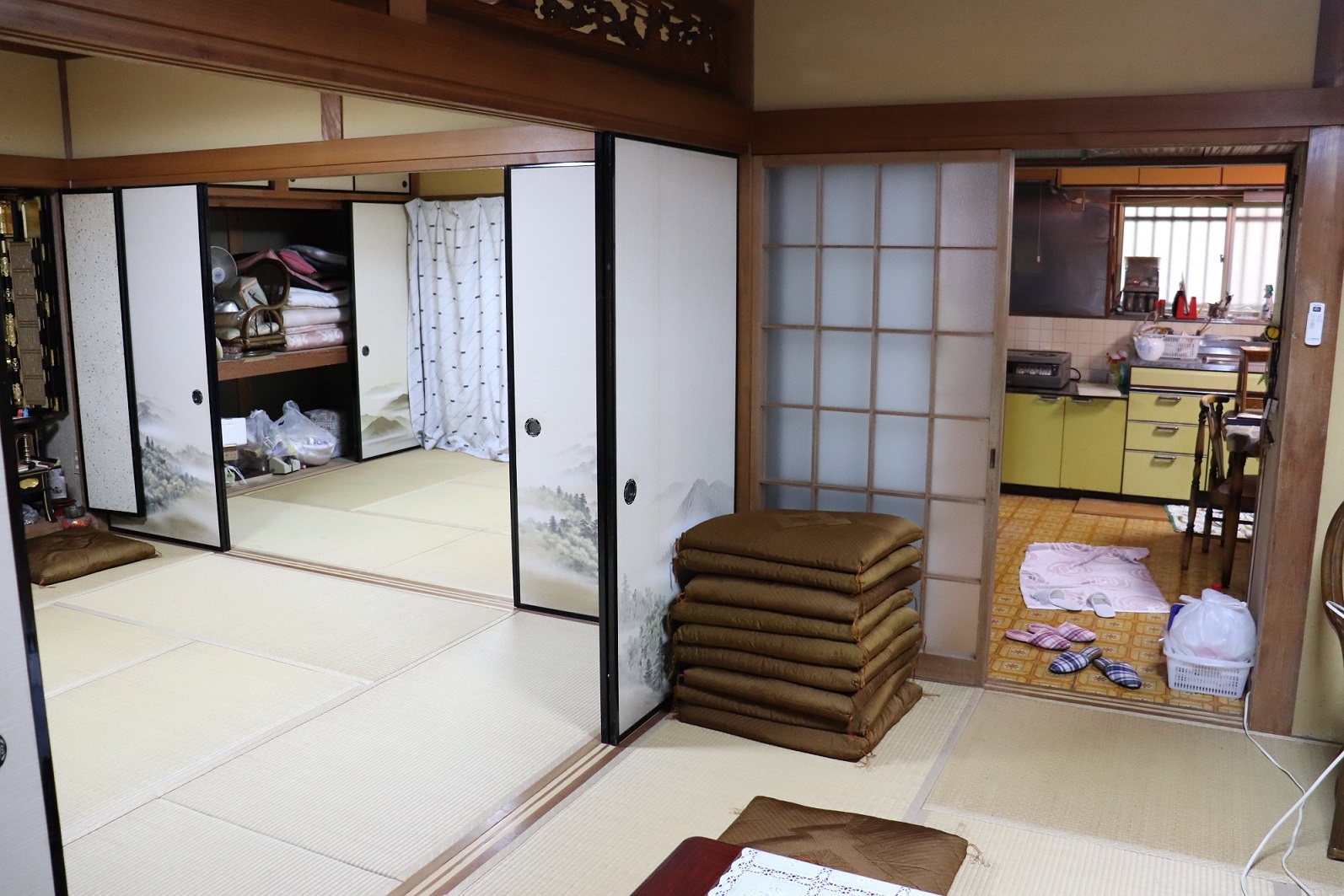 1980s wood house on a large plot in Gifu