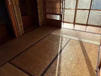 1970s wood house on a large plot in Tashirogawara, Kinko