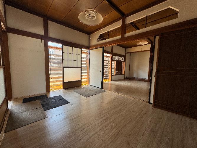 1970s wood house, 6-min walk to station, Tokamachi, Niigata