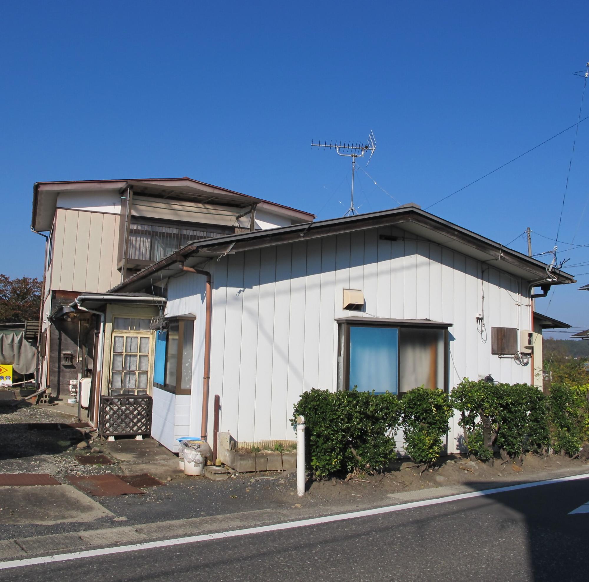 Property No. 0219 "Excellent sunlight ◎ 2 minutes walk to bus stop!"