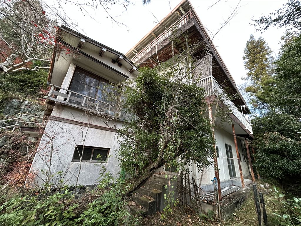 1970s steel-frame house, 15-min walk to station, Mie