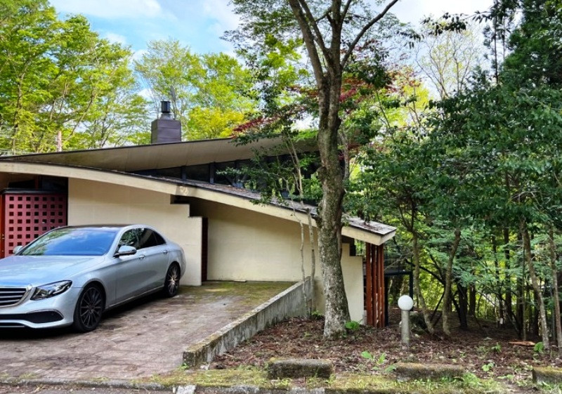 1990s concrete house on a large plot in Yamanakako, Yamanashi
