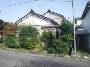 1970s wood house, 6-min walk to station, Yamagata