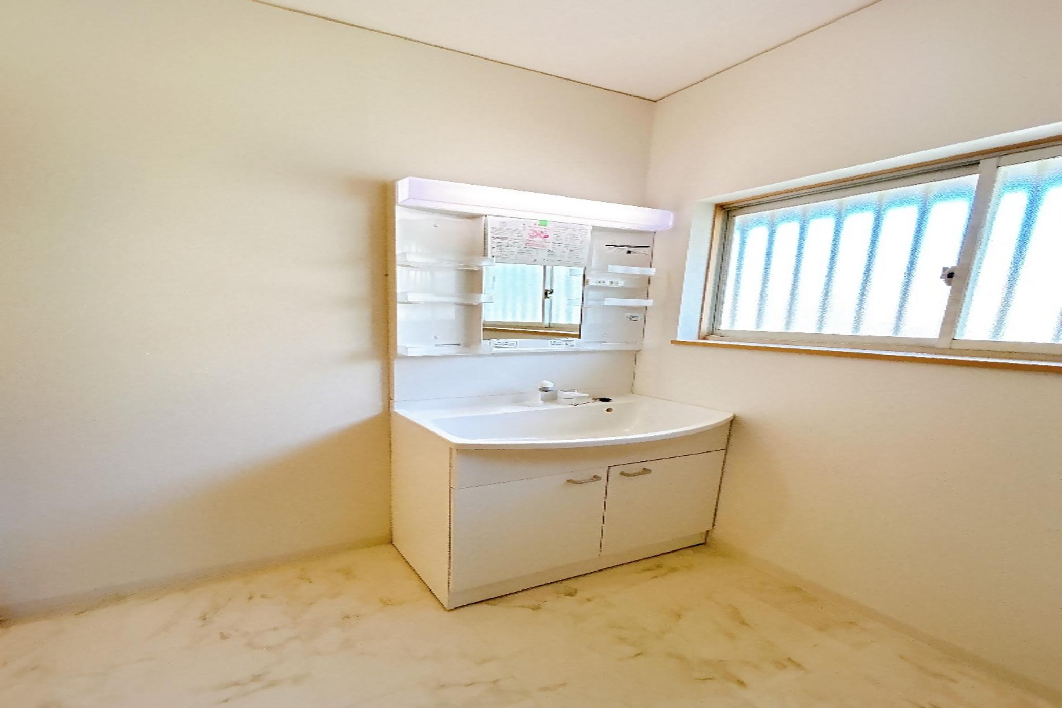 1990s wood house, 7-min walk to station, Fukui
