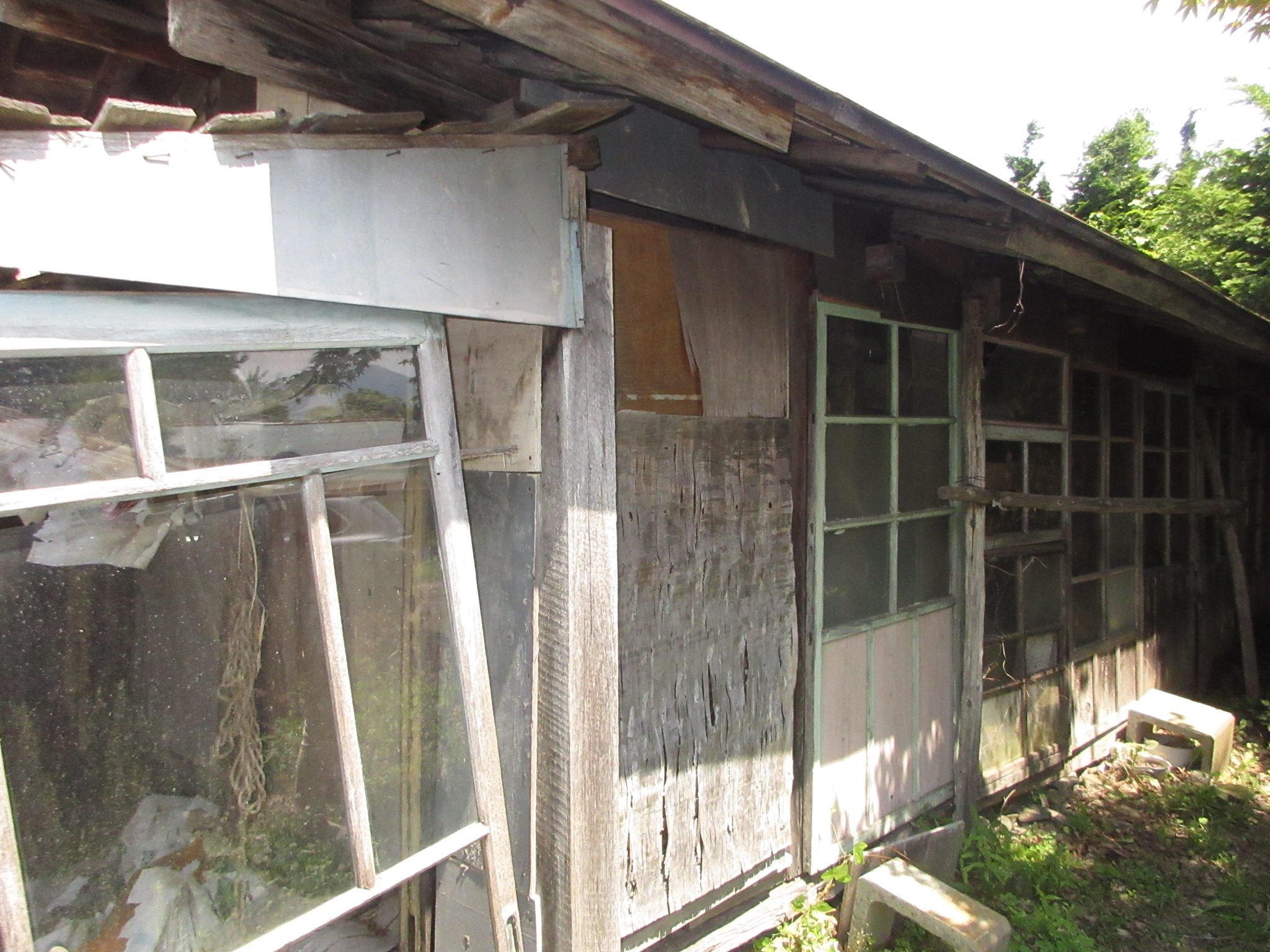 1980s wood house on a large plot in Iwate