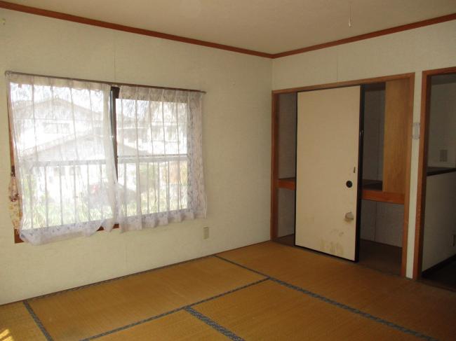 1980s concrete house, 20-min walk to station, Okayama