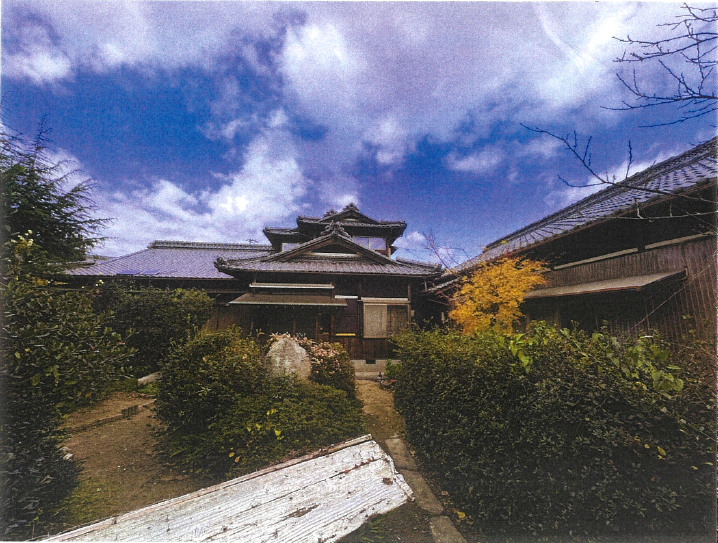 1980s wood house on a large plot in Kagawa
