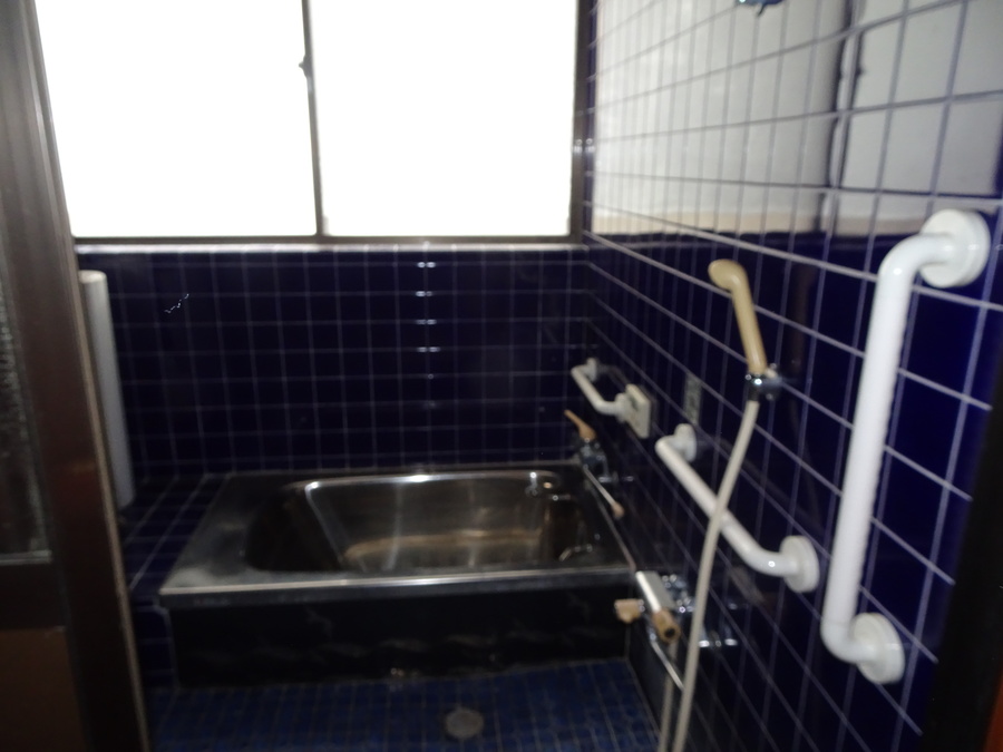 1980s wood house, 18-min walk to station, Shimane