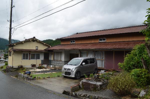 1980s wood house with outbuildings in Hyogo