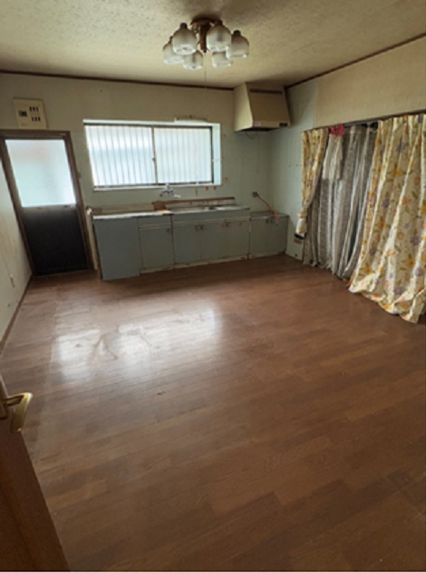 2000s wood house, 18-min walk to station, Ehime