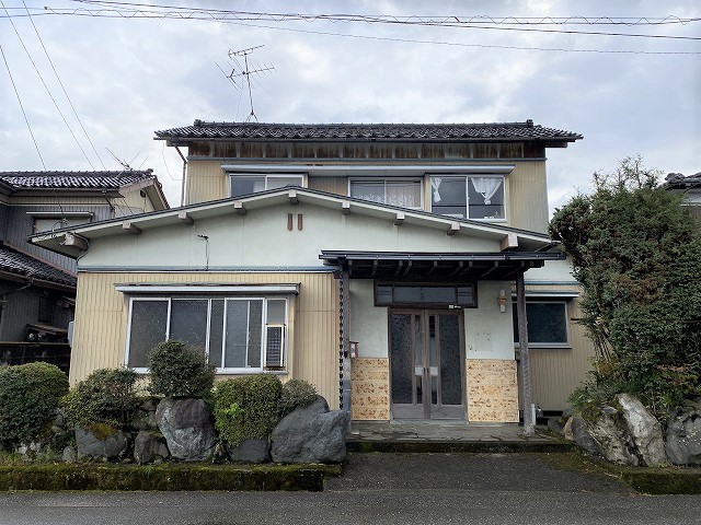 1960s wood house, 3-min walk to station, Toyama