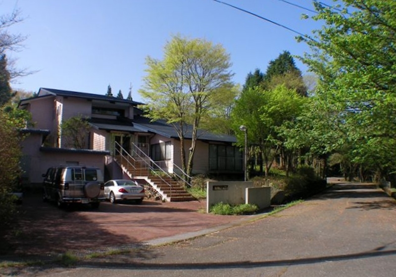 1980s steel-frame house on a large plot in Otohime, Aso
