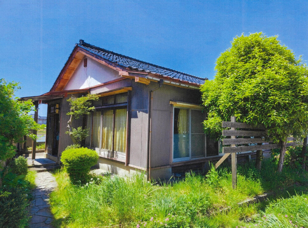 1960s wood house, 4-min walk to station, Toyama