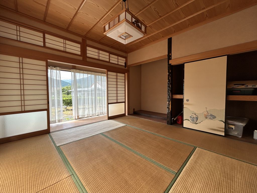 Wood house on a large plot in Mie