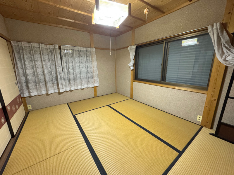 1970s wood house on a large plot in Hyogo
