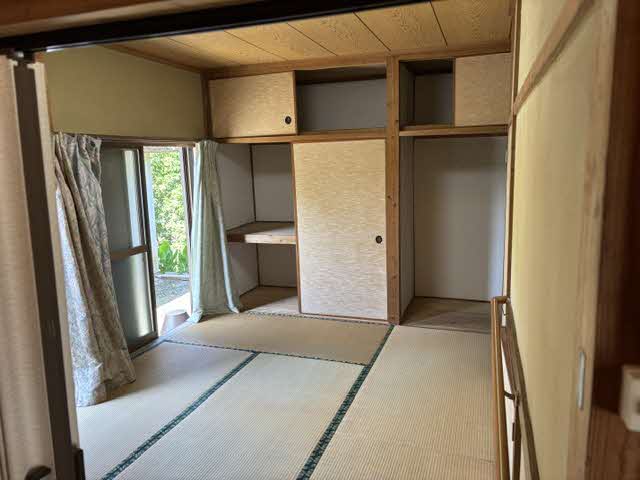 1980s wood house with storehouses in Kumamoto