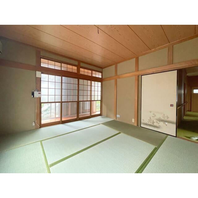 1970s wood house, 16-min walk to station, Mie