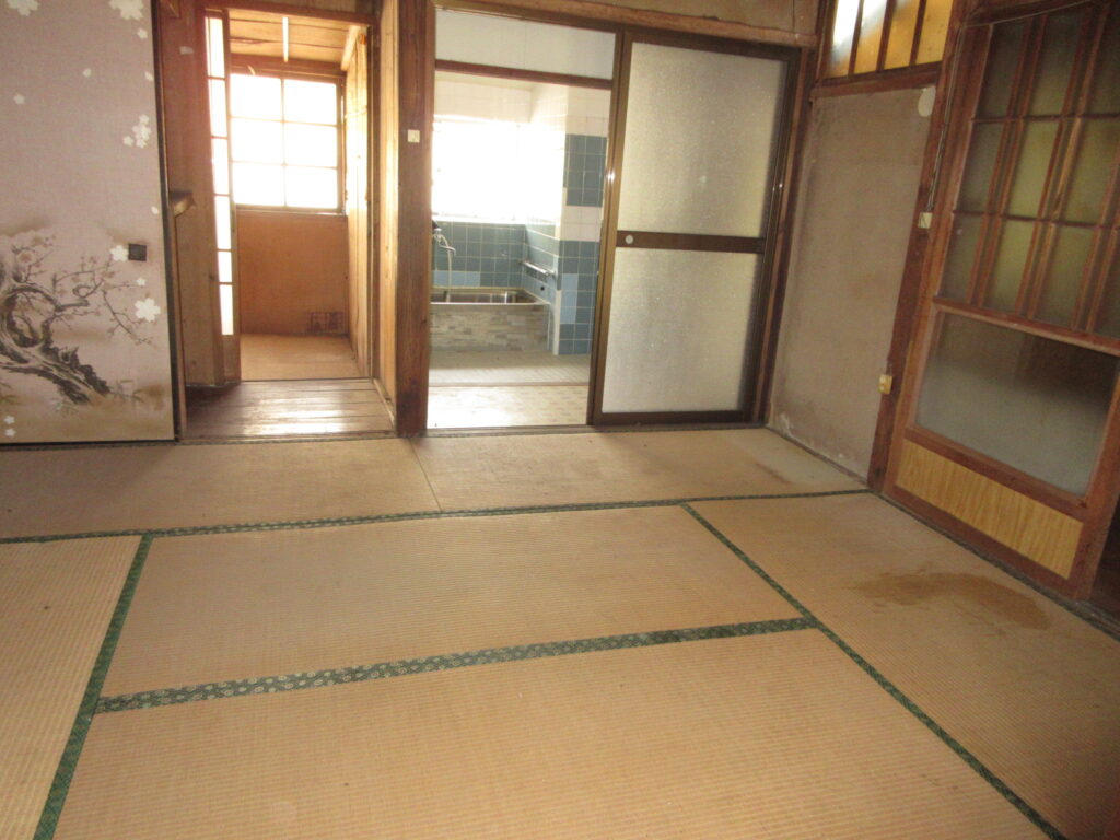 Vacant house for sale with farmland [No.318] Shimo-Ichihara 3 million yen, built Showa 27