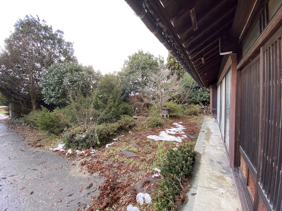1940s wood house on a large plot in Toyama