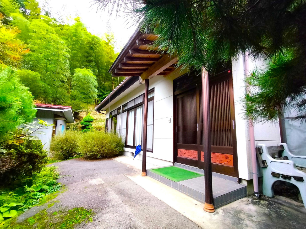 1990s wood house on a large plot in Tochigi