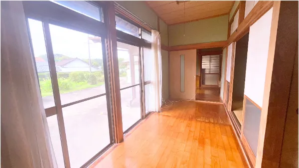 1980s wood house on a large plot in Miyazaki