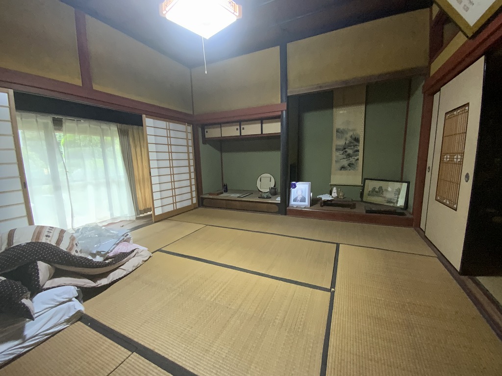 Wood house on a large plot in Yamaguchi
