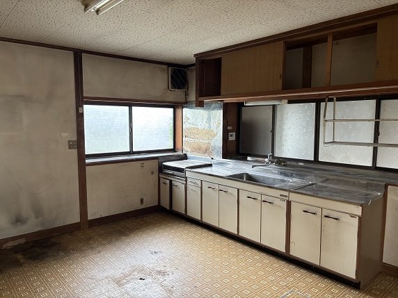 1970s wood house, 12-min walk to station, Nagano