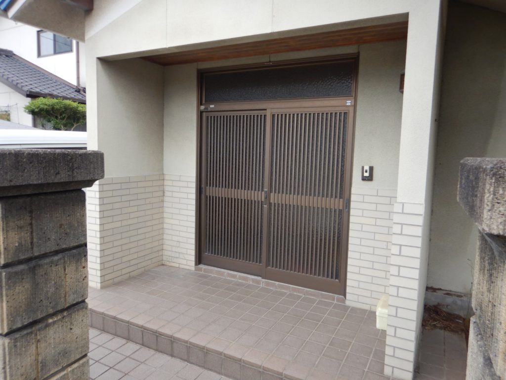 1970s wood house, 15-min walk to station, Ehime