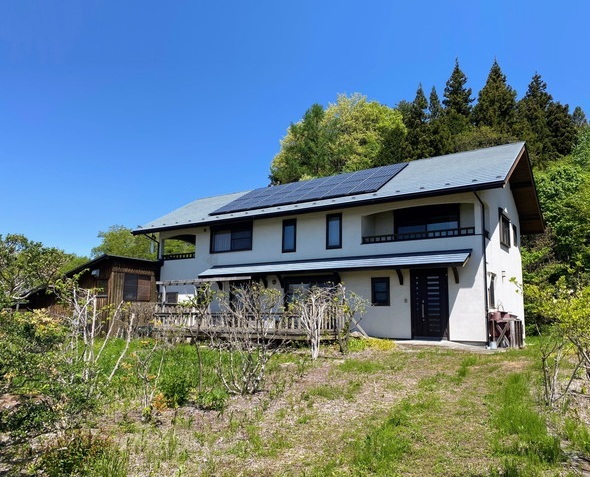 2000s house on a large plot in Yamanashi