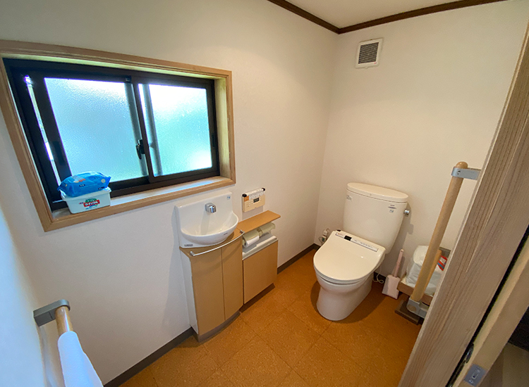 Wood house on a large plot in Shimane