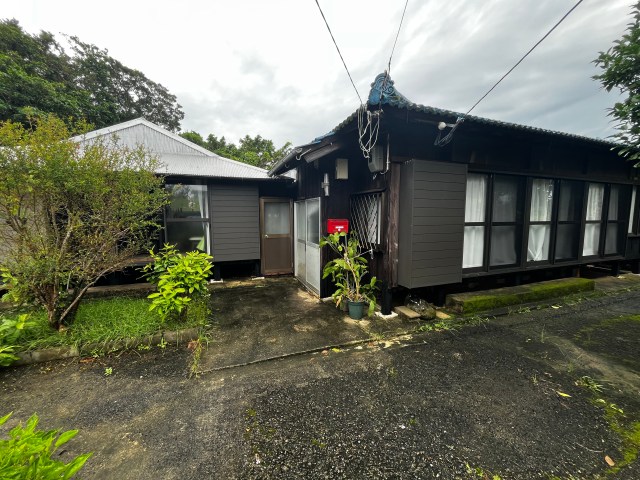 Wood house in Wadomari, farmland, approval needed