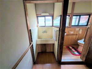 1970s wood house, 17-min walk to station, Shimane