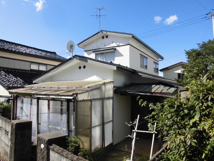 1960s wood house, 4-min walk to station, Akita
