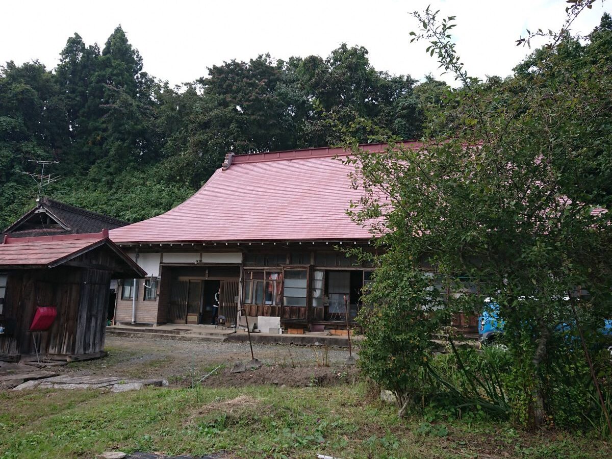 1960s wood house on a large plot in Kitakami