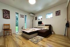 Bright quiet corner property with two-sided wide wood terrace and hot spring water inlet possibility, meticulously built new single-story house