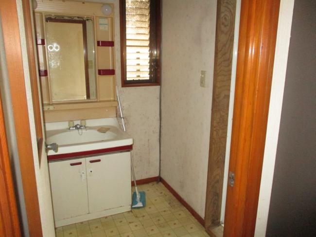 1980s wood house, 20-min walk to station, Okayama