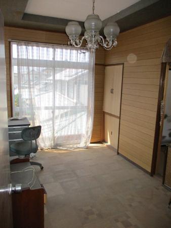 Attached building present. 6DK property!