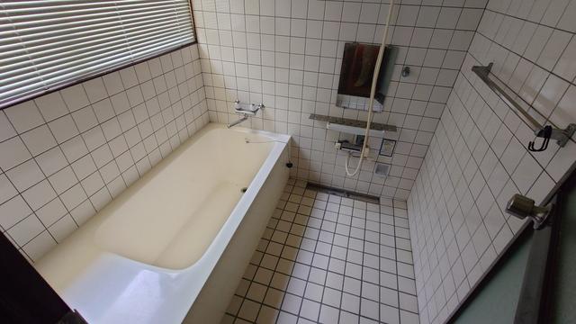 1980s wood house on a large plot in Iwate