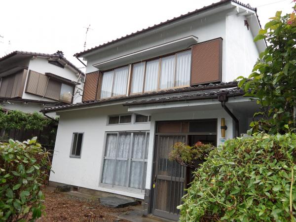 1960s wood house, 17-min walk to station, Ehime