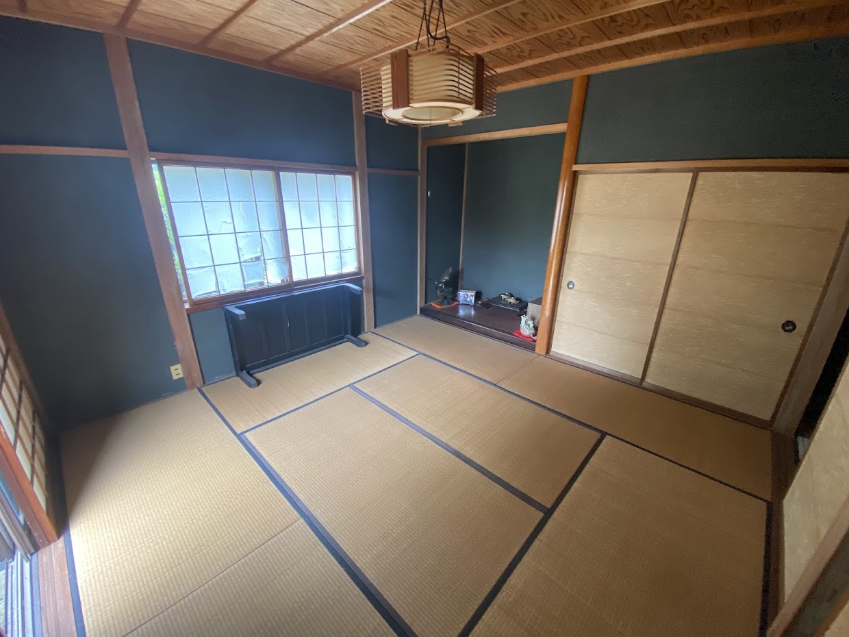1970s wood house on a large plot in Toyama