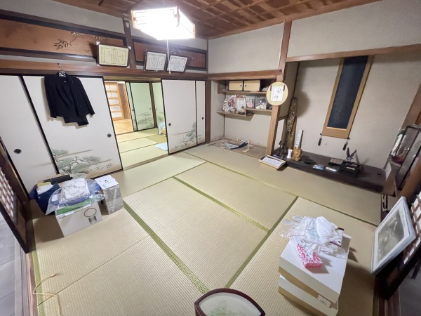 1930s wood house on a large plot in Tottori