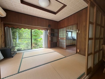 1980s house on a large plot in Takarabe, Soo