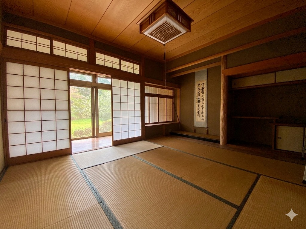 1980s wood house on a large plot in Yamaguchi