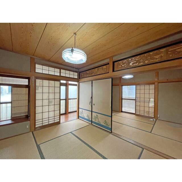 1980s wood house, 18-min walk to station, Mie