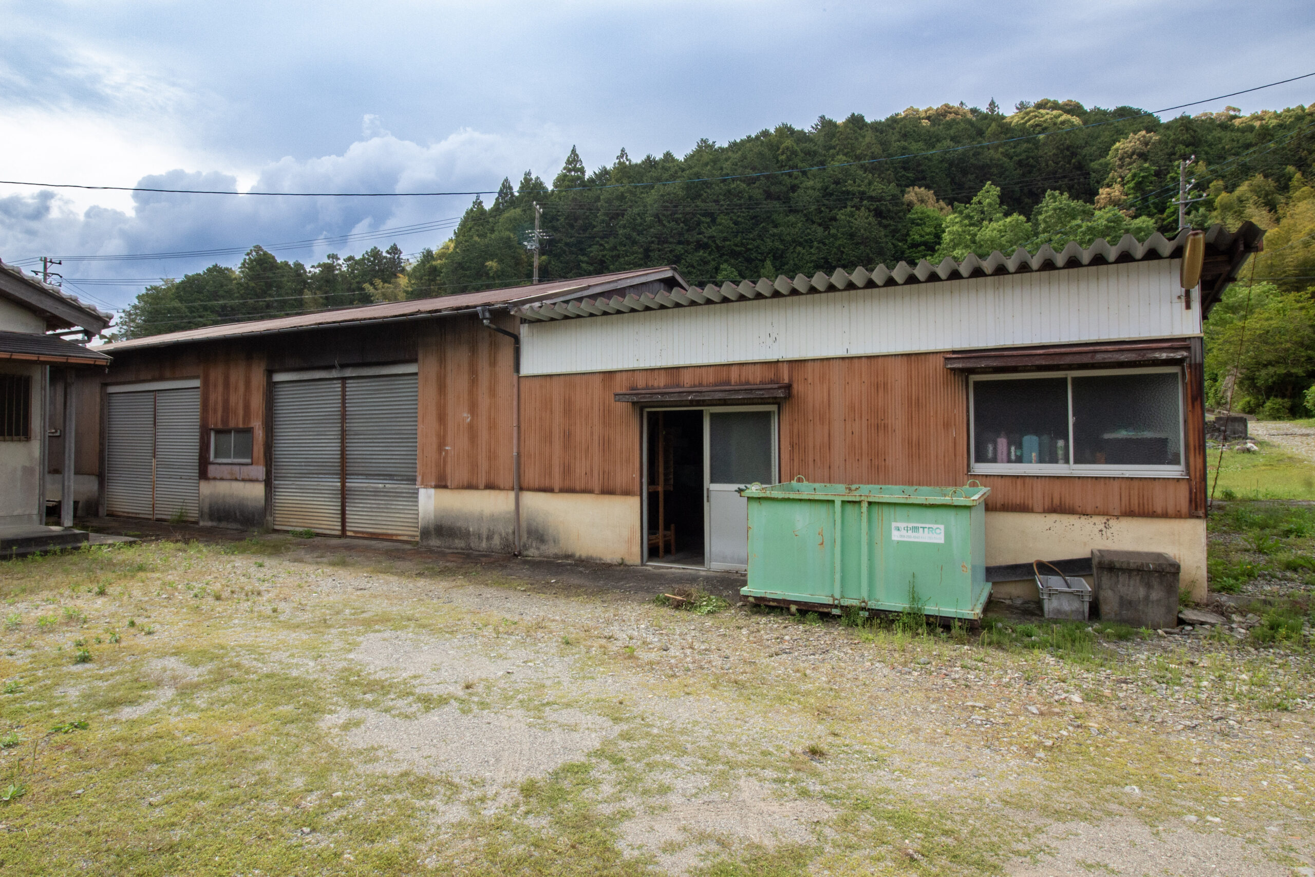 1970s wood house on a large plot in Matsusaka Kahada