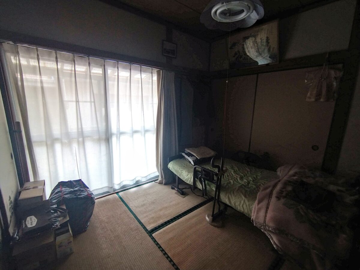 1970s wood house, 13-min walk to station, Miyazaki
