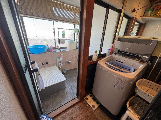 1970s wood house, 14-min walk to station, Tokamachi, Niigata