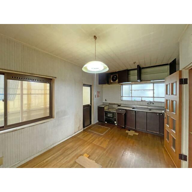 1980s wood house, 18-min walk to station, Mie