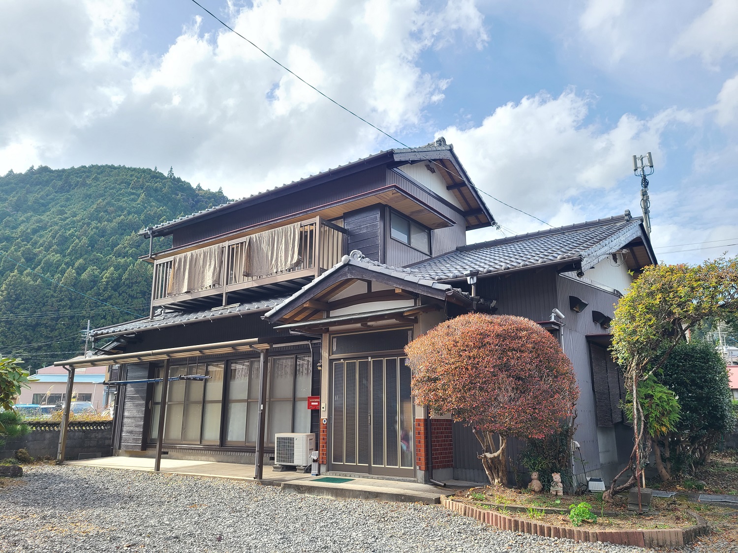 1970s wood house with storehouses in Shizuoka
