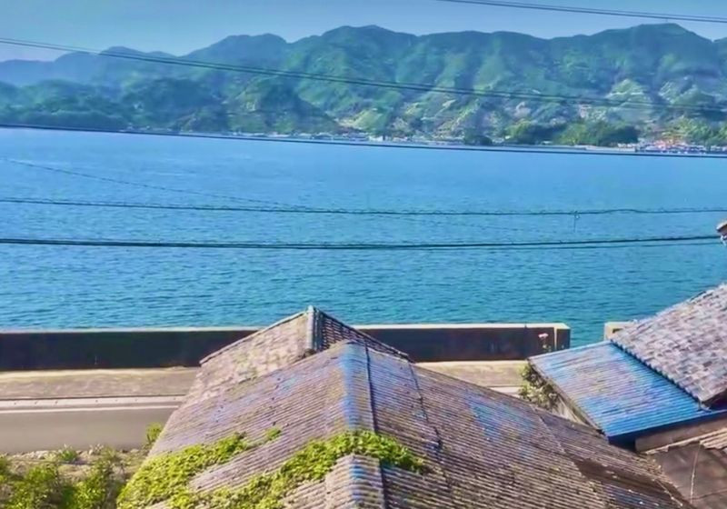 1970s wood house, 18-min walk to station, Ehime